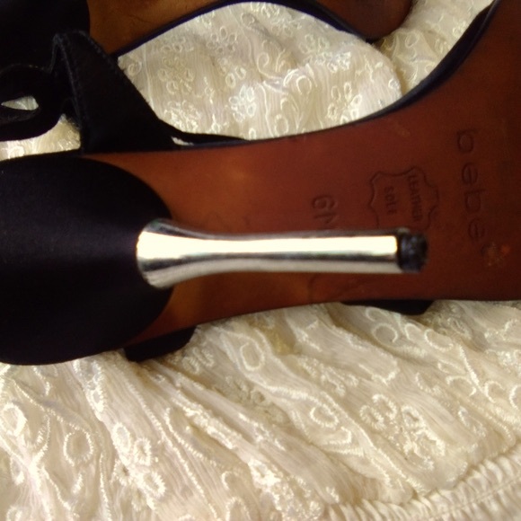 Bebe Black strappy 4' heels,size 6M. - Picture 8 of 9